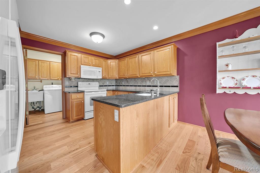 43134 Napa Drive, 35, Sterling Heights, MI 48314 — Photo 11