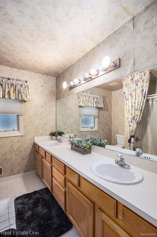7476 Colchester Lane, West Bloomfield, MI — Photo 17