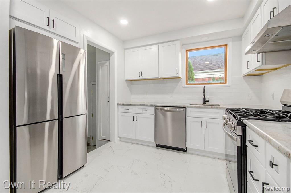 9715 STERLING Avenue, Allen Park, MI 48101 — Photo 10