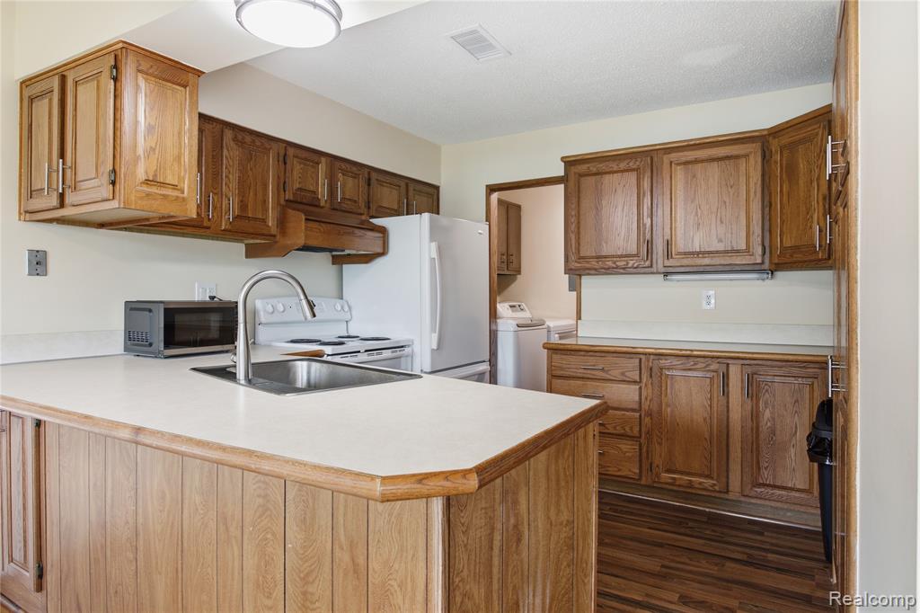 1695 Cliffs Landing, 302, Ypsilanti, MI 48198 — Photo 14