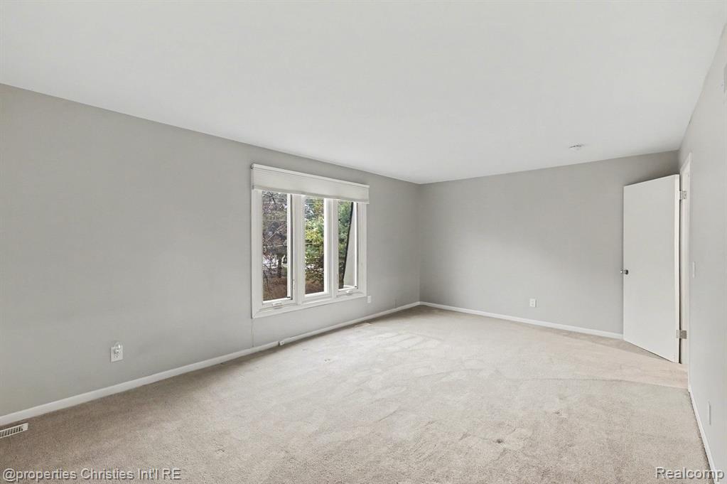 5143 Woodlands Drive, Bloomfield Hills, MI 48302 — Photo 17