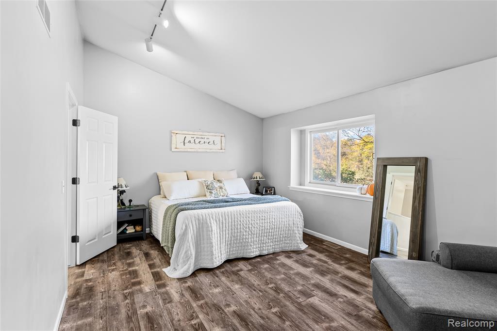 4971 N Tipsico Lake Road, Hartland, MI 48353 — Photo 14