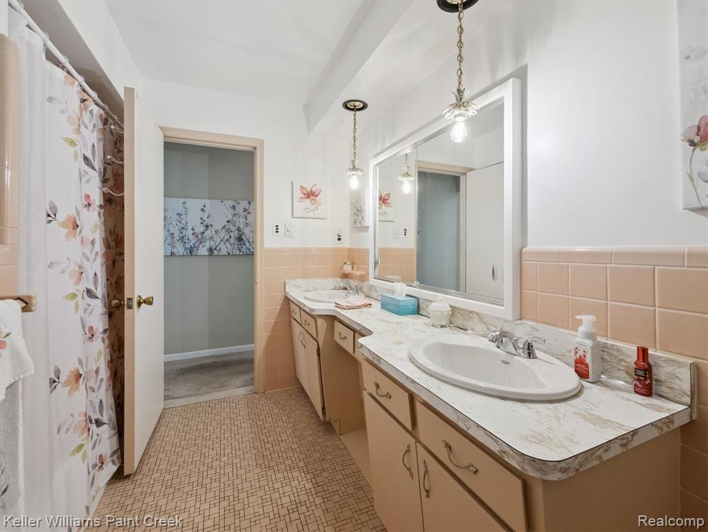 952 Dursley Road, Bloomfield Hills, MI 48304 — Photo 33