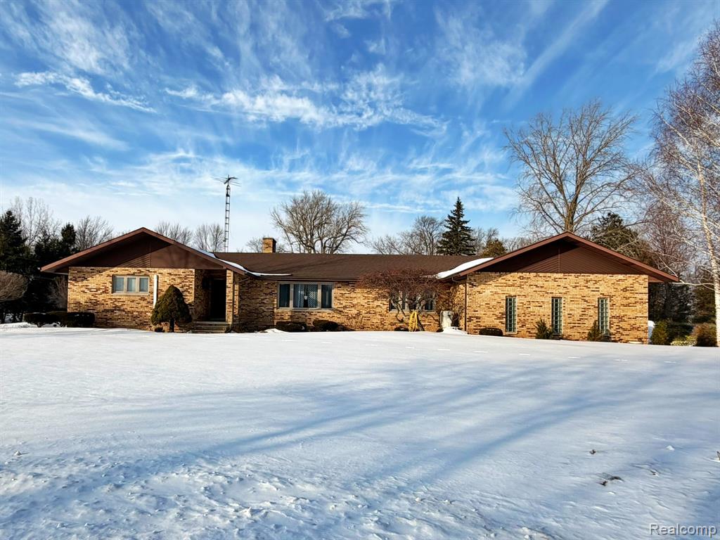 7242 King James Road, Pigeon Vlg, MI — front exterior
