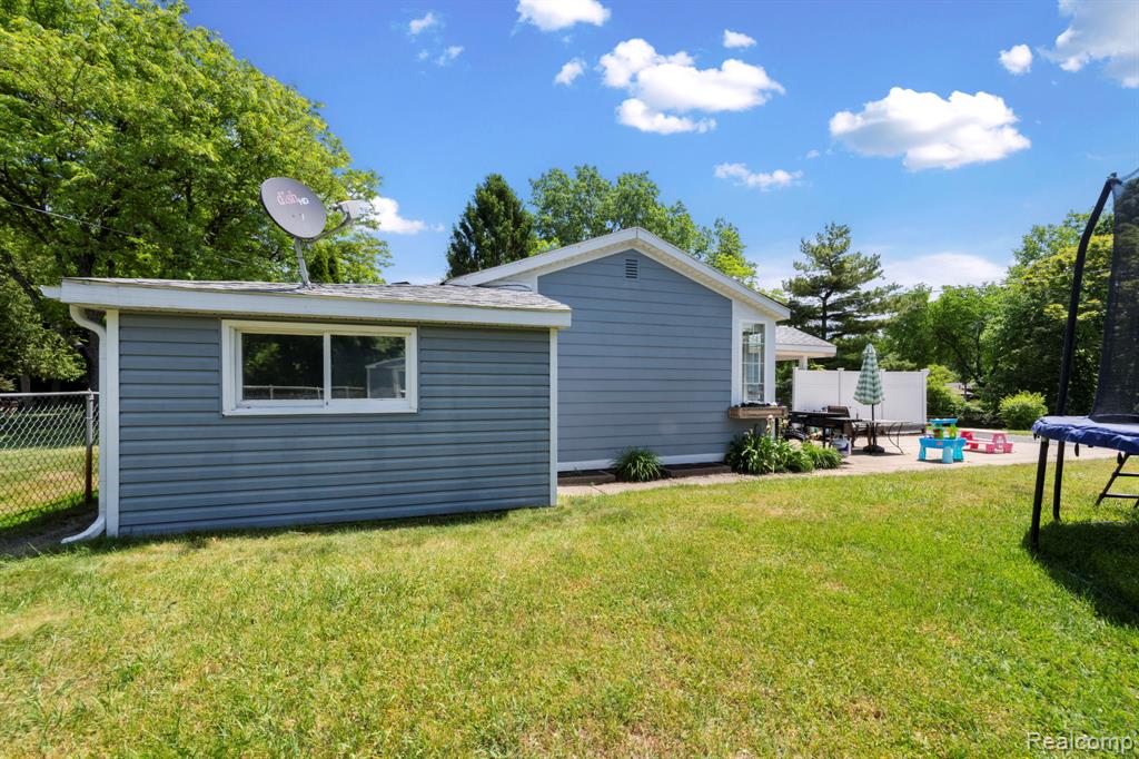 1570 Tamson Street, West Bloomfield, MI 48324 — Photo 46