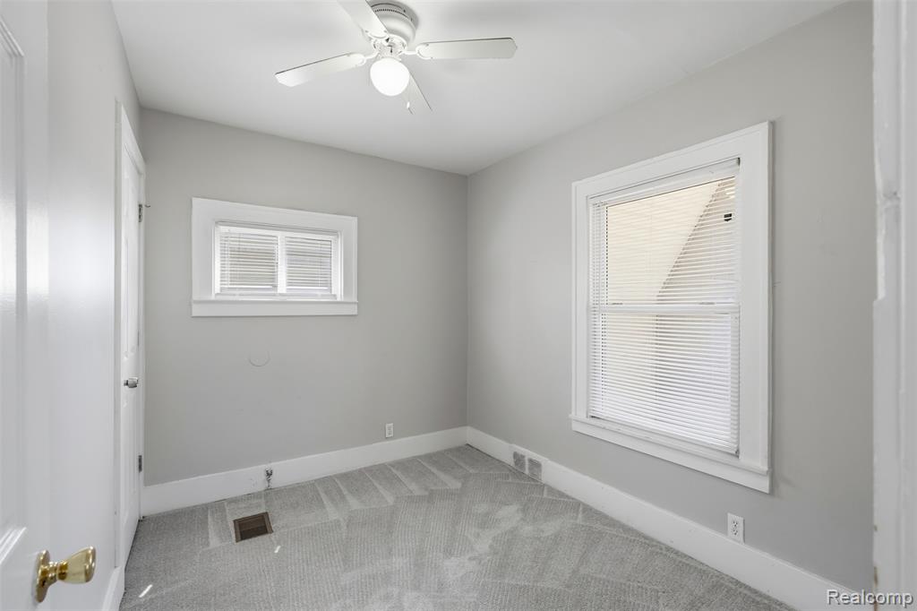 735 E Maxlow Avenue, Hazel Park, MI 48030 — Photo 12