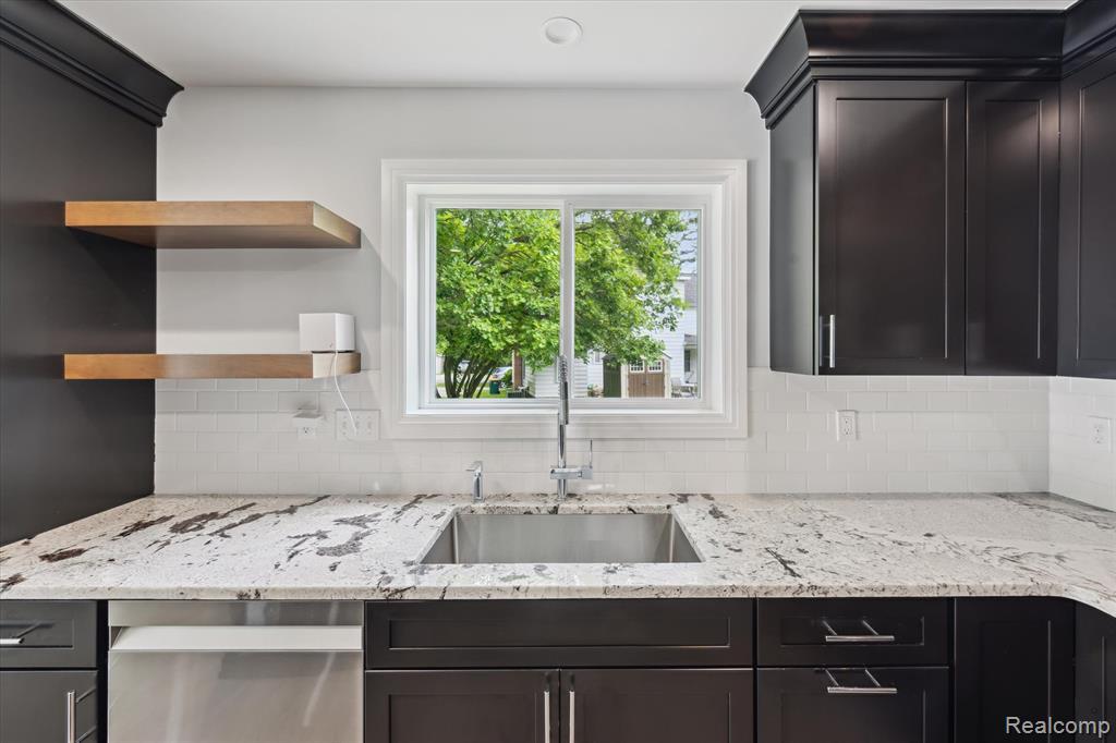 595 BRIGHTON LAKE RD, Brighton, MI 48116 — Photo 16