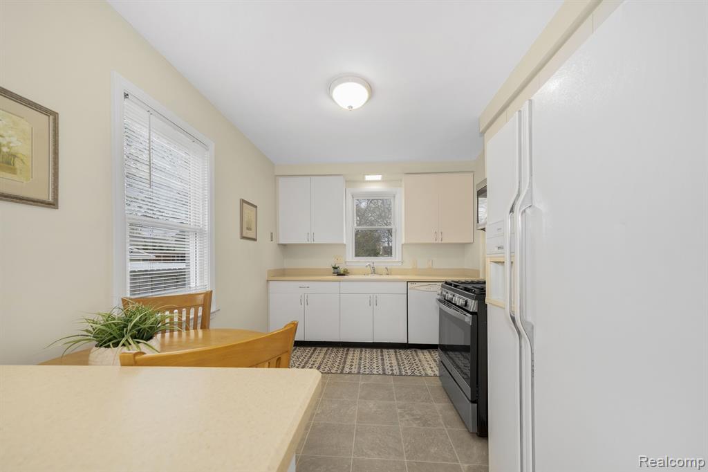 4526 TONAWANDA Avenue, Royal Oak, MI 48073 — Photo 10