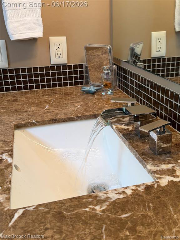 5466 Taylor Lane, Clarkston, MI — Photo 46