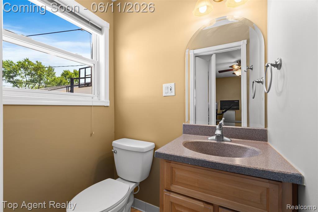 8908 Birkhill Drive, Sterling Heights, MI 48314 — Photo 22
