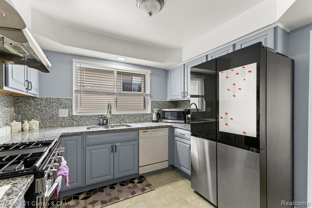 45561 Edgewood Court, Canton, MI 48187 — Photo 17