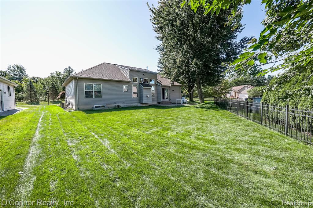 940 Covington Court, Marysville, MI 48040 — Photo 29