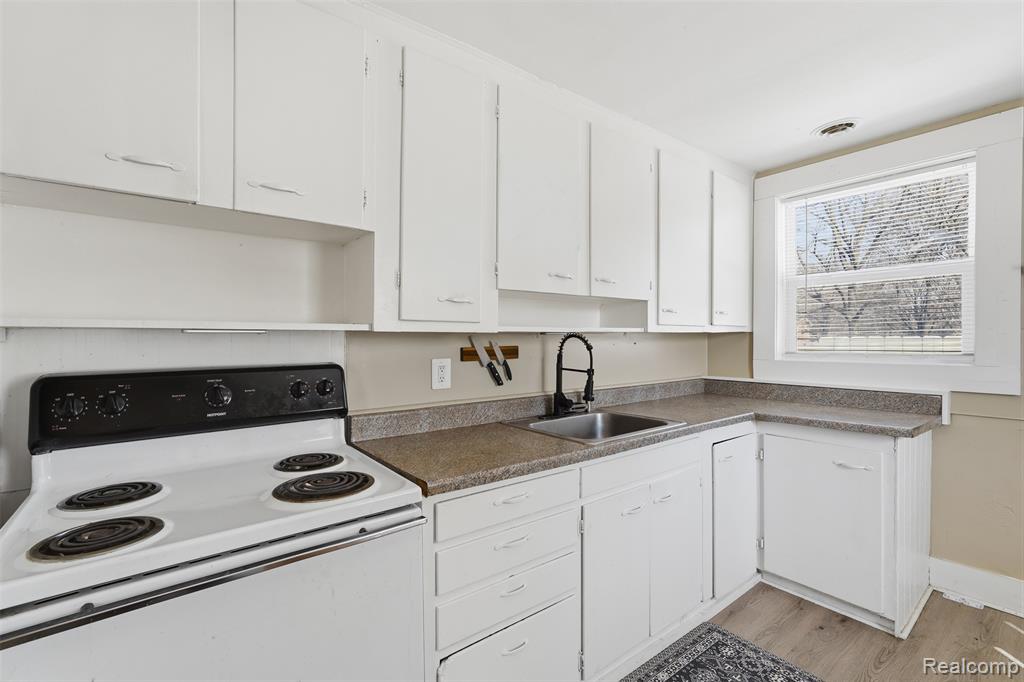 2335 Holmes Road, Ypsilanti, MI 48198 — Photo 11