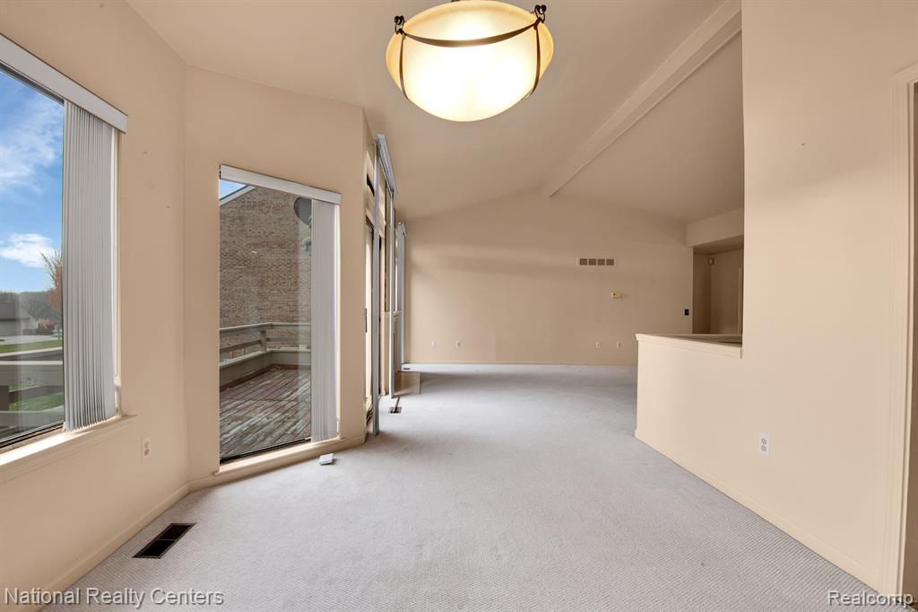 29214 W CHANTICLEER Drive, Southfield, MI 48034 — Photo 12