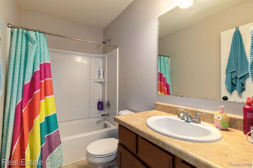 28406 OAKMONTE Circle E, New Hudson, MI 48165 — Photo 15