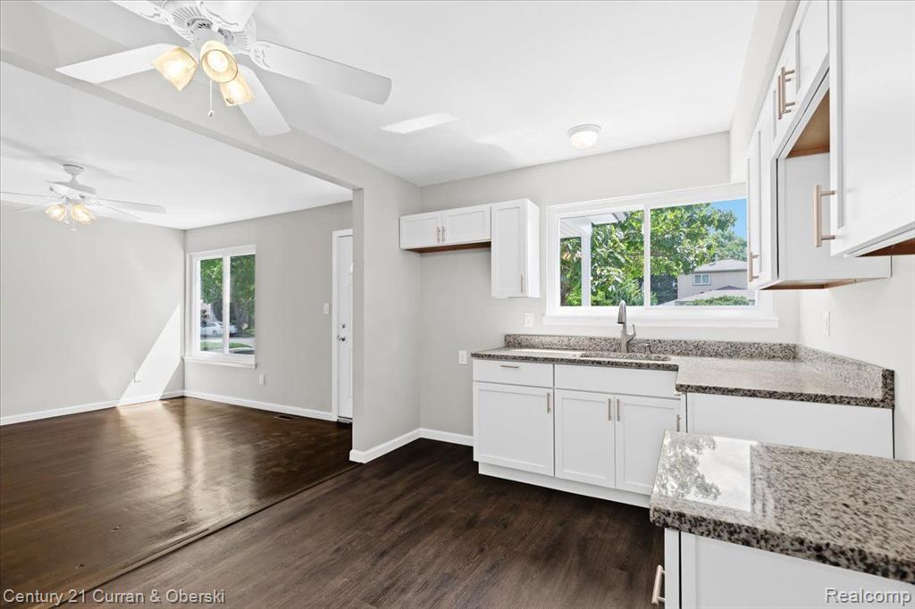 4474 HARDING Street, Dearborn Heights, MI 48125 — Photo 14