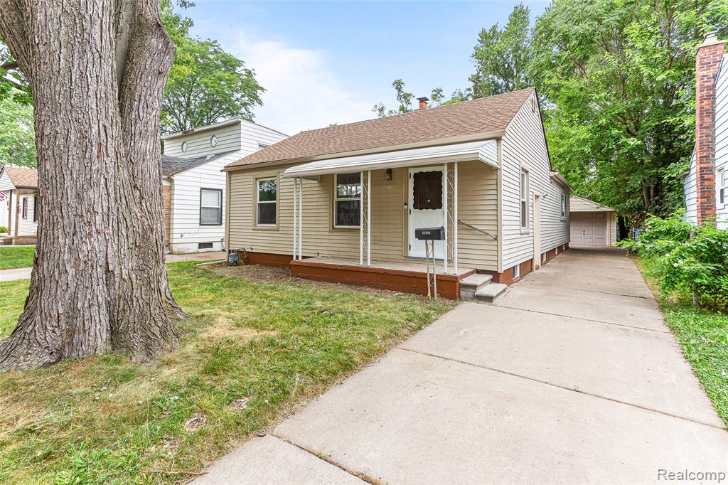 26396 Pennie Street, Dearborn Heights, MI 48125