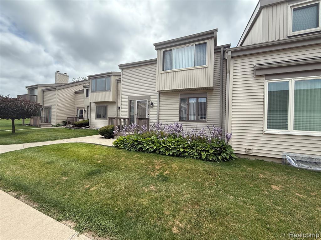 6302 Laurentian Court, Flint, MI 48532 — front exterior
