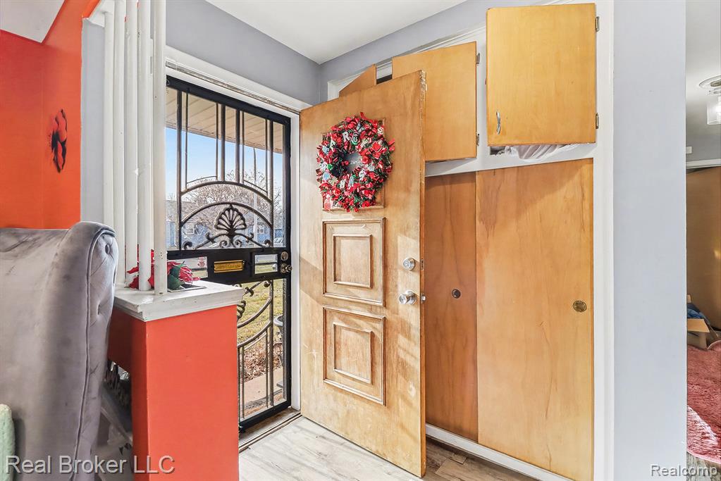 19115 Old Homestead Drive, Harper Woods, MI 48225 — Photo 4