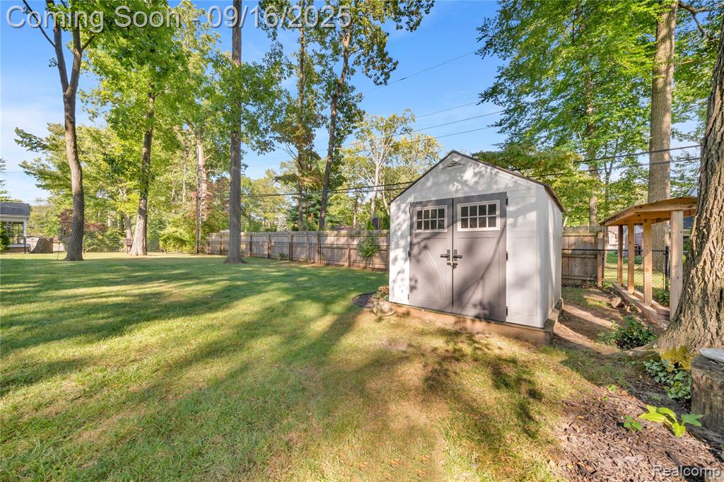 5920 Warbler Drive, Clarkston, MI — Photo 45