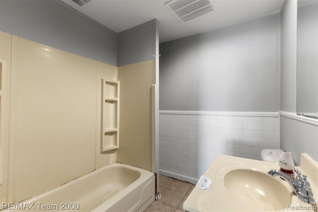 4390 Cass Elizabeth Road, Waterford, MI 48328 — Photo 21