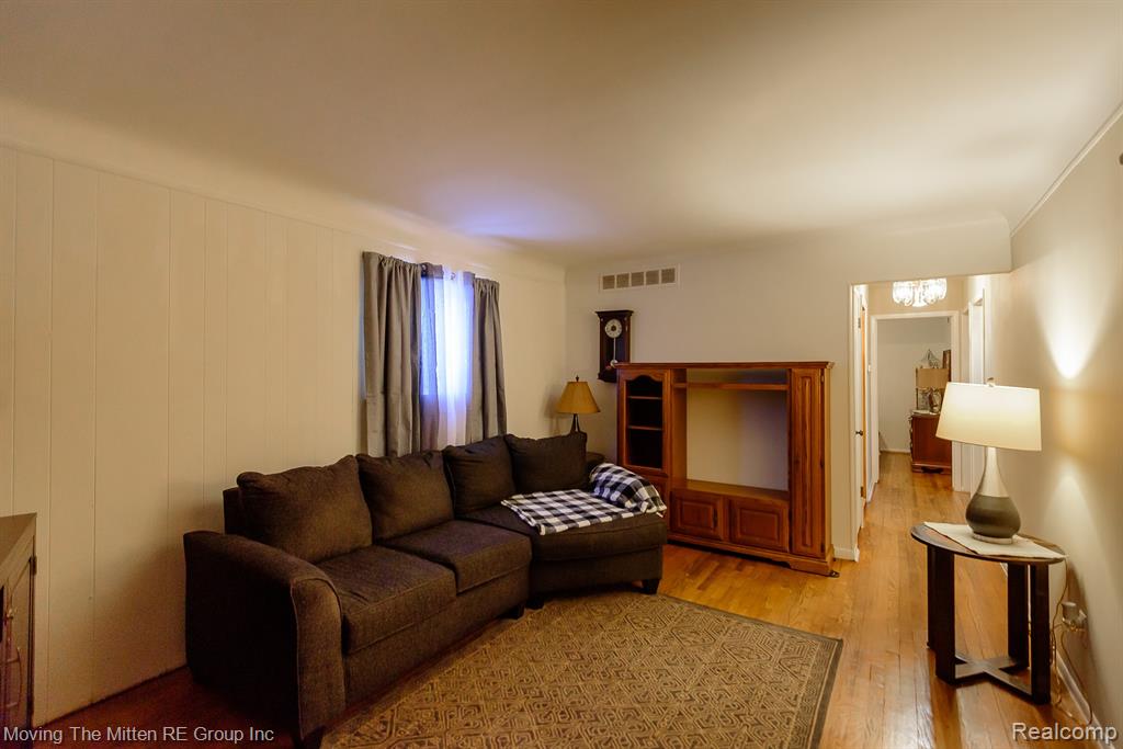 643 Garfield Avenue, Lincoln Park, MI 48146 — Photo 6