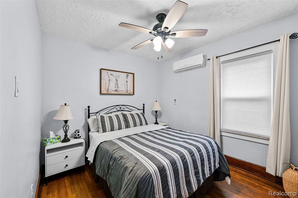 2257 Hewitt Street, Hamtramck, MI 48212 — Photo 40