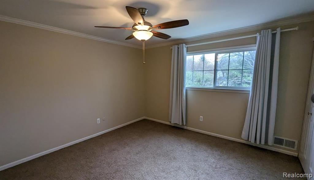 748 E Fox Hills Drive, Bloomfield, MI 48304 — Photo 10