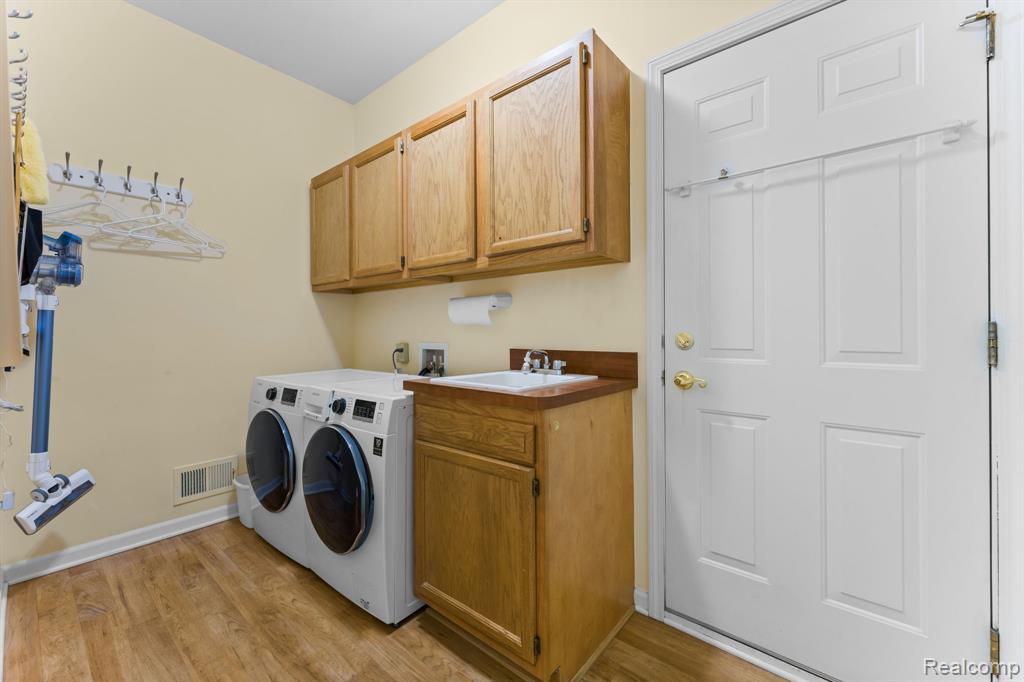 48523 Oak Bridge Drive, Canton, MI 48188 — Photo 13