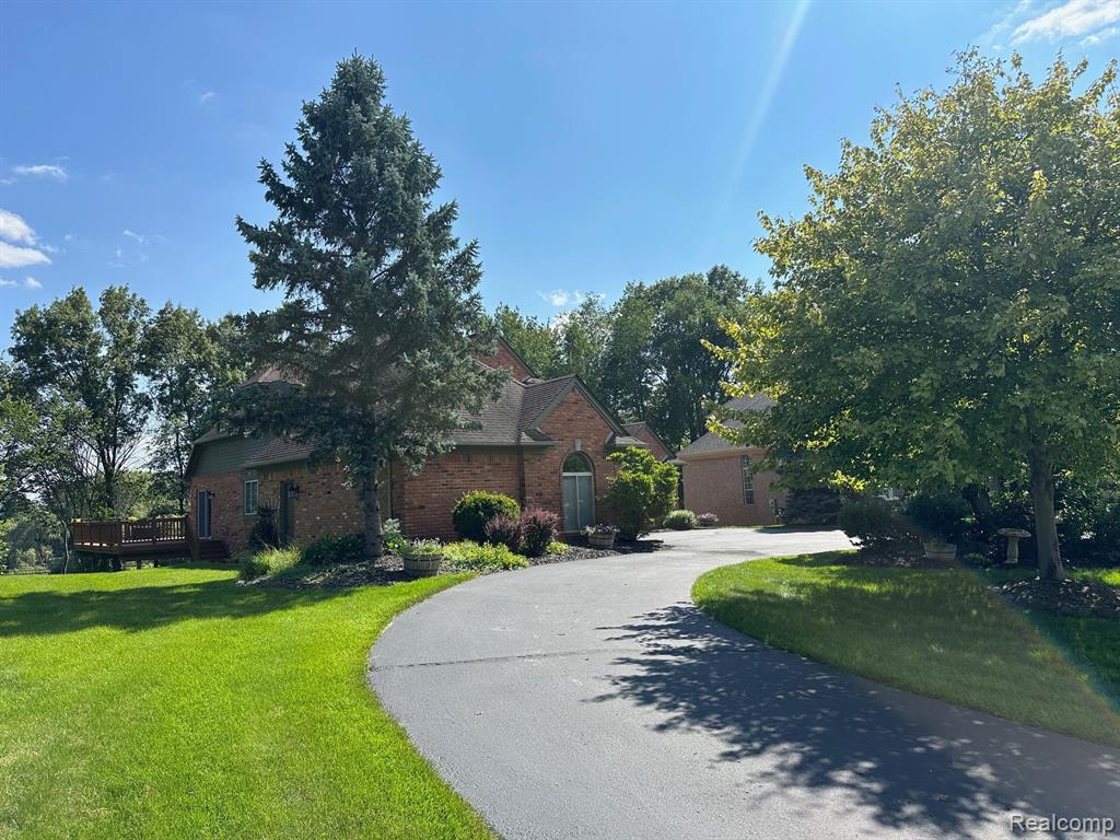 6763 BERRY POINTE Drive, Clarkston, MI 48348 — Photo 2