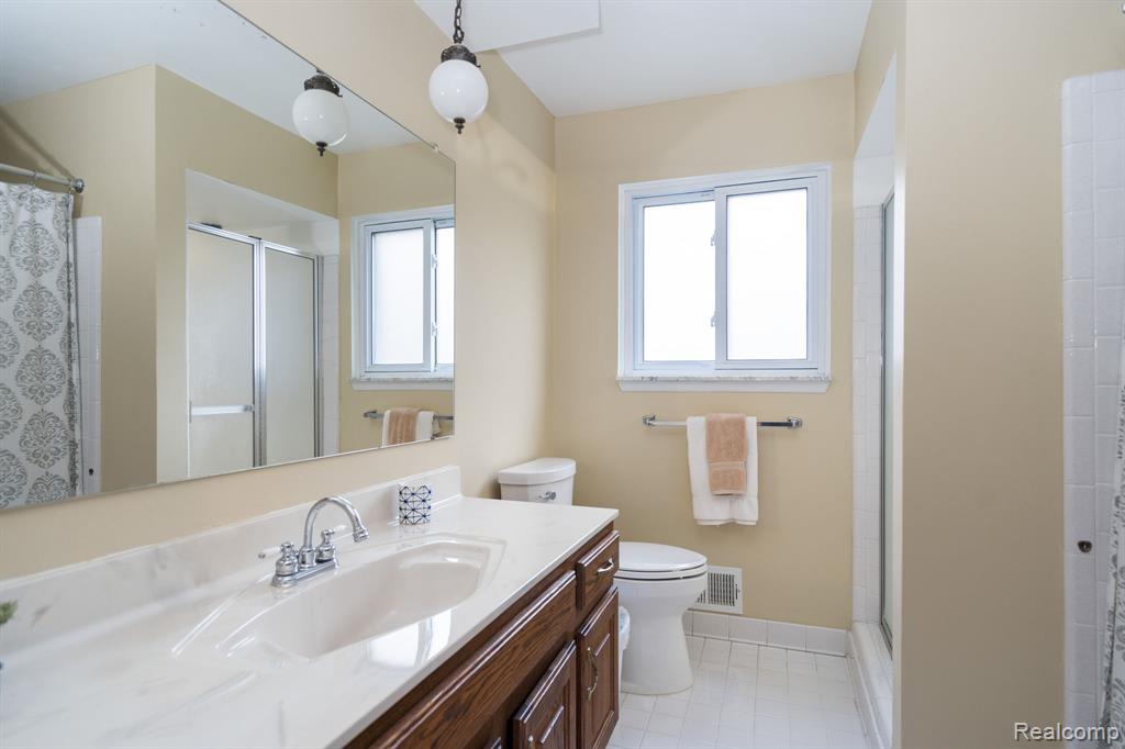 758 Lake Forest Road, Rochester Hills, MI 48309 — Photo 12