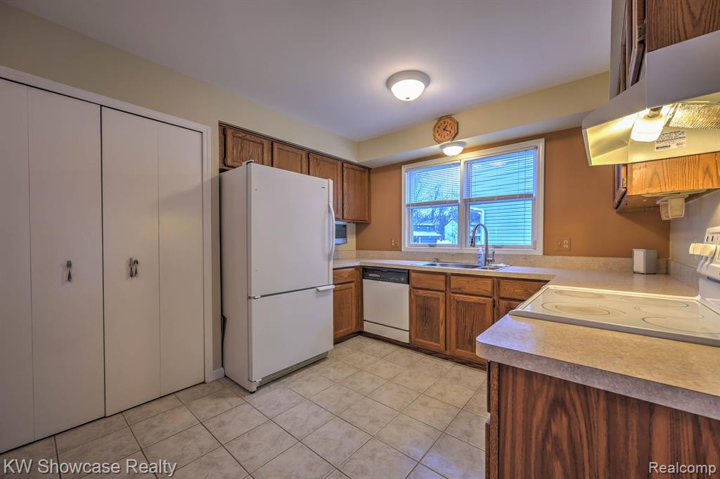 5806 KING JAMES, Waterford, MI 48327 — Photo 15
