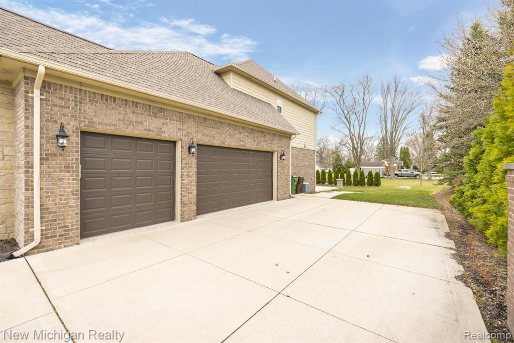 55038 TIMBERS EDGE Drive, Shelby Twp, MI 48316 — Photo 46