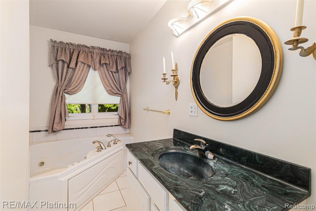 9151 PINEVIEW LAKE COURT, Linden, MI 48451 — Photo 16
