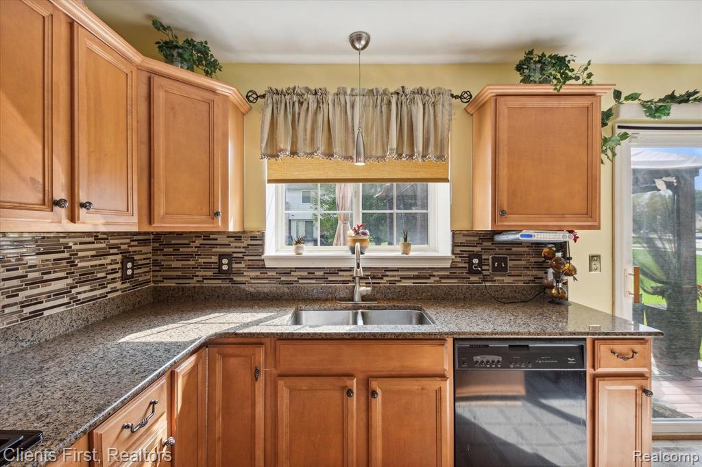 43872 N TIMBERVIEW Drive, Belleville, MI 48111 — Photo 11