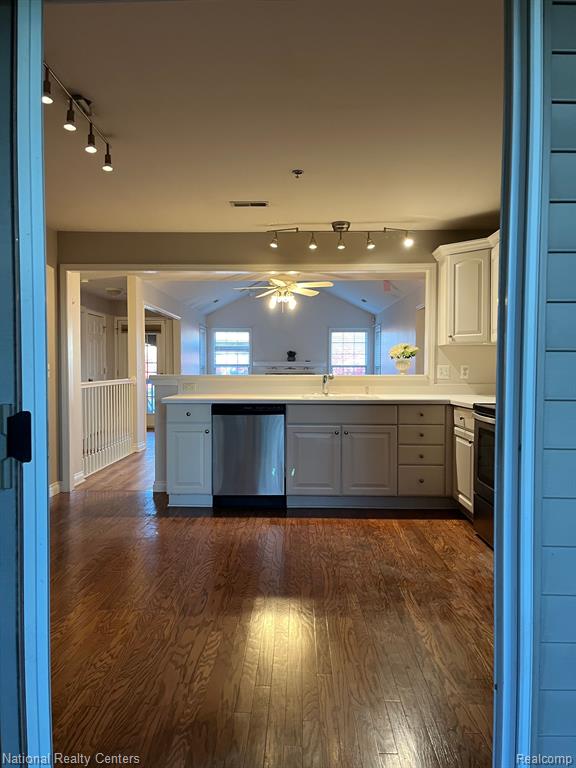 28071 CARLTON WAY Drive, Novi, MI 48377 — Photo 11