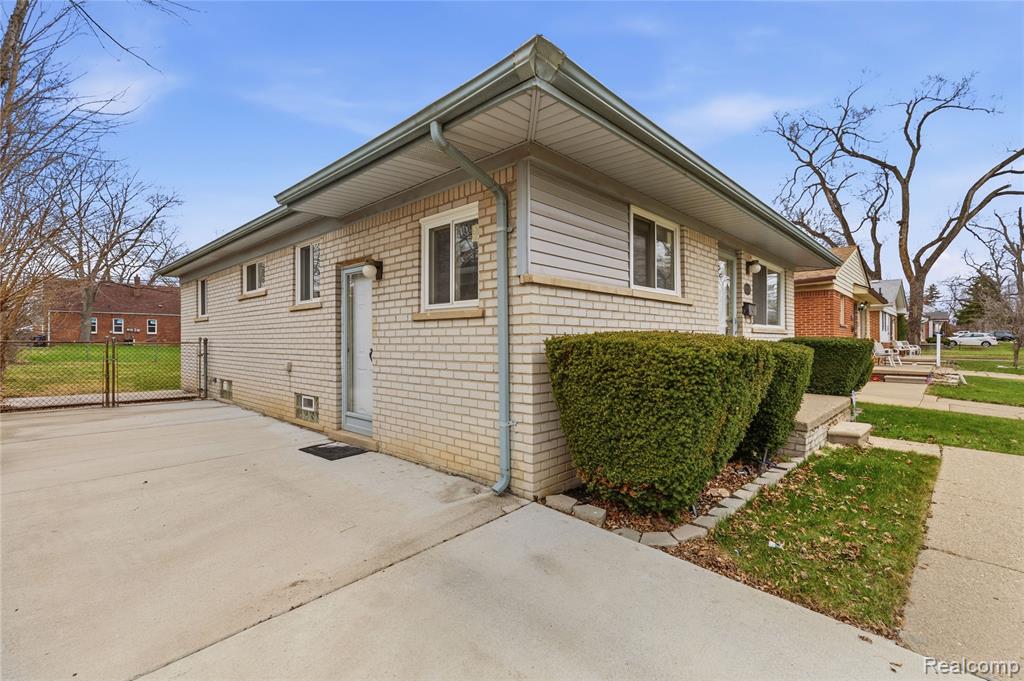10039 Farley, Redford, MI 48239 — Photo 31