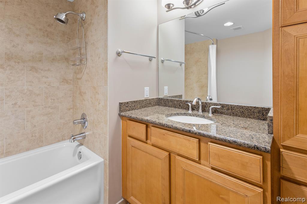 525 W Lafayette Boulevard, 14D, Detroit, MI 48226 — Photo 24
