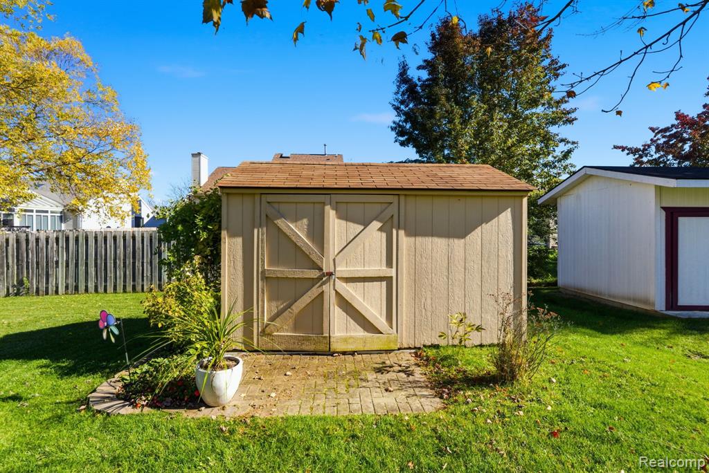 7409 Hogan Drive, Ypsilanti, MI 48197 — Photo 25