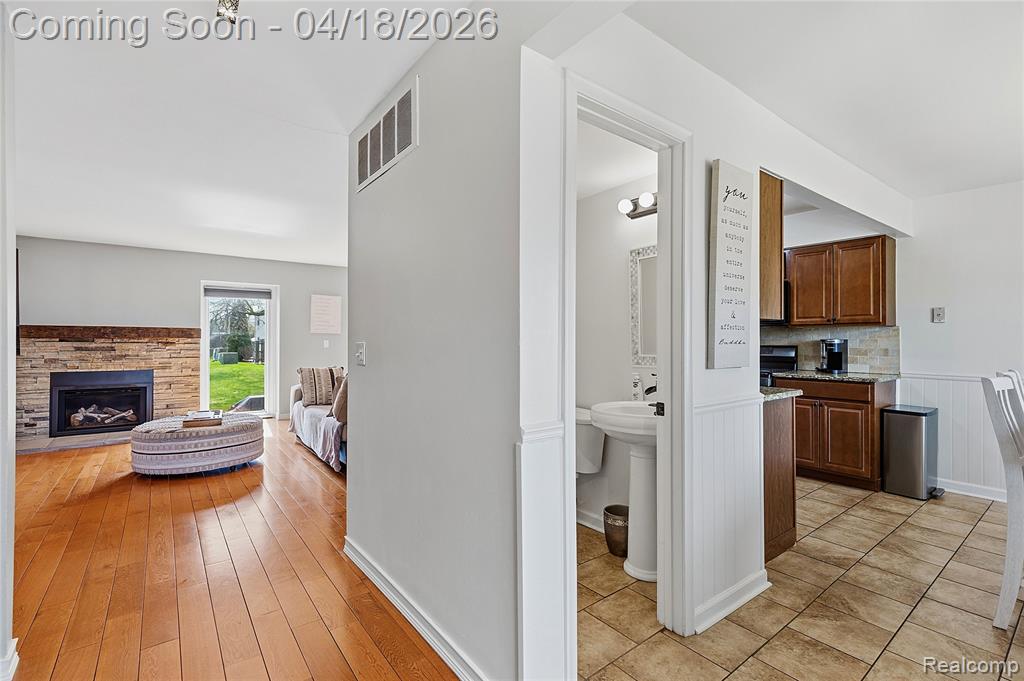 37816 Charter Oaks Boulevard, Clinton Twp, MI 48036 — Photo 10