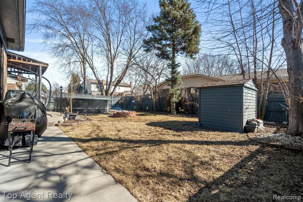 4238 GLOUCESTER Drive, Sterling Heights, MI 48310 — Photo 37