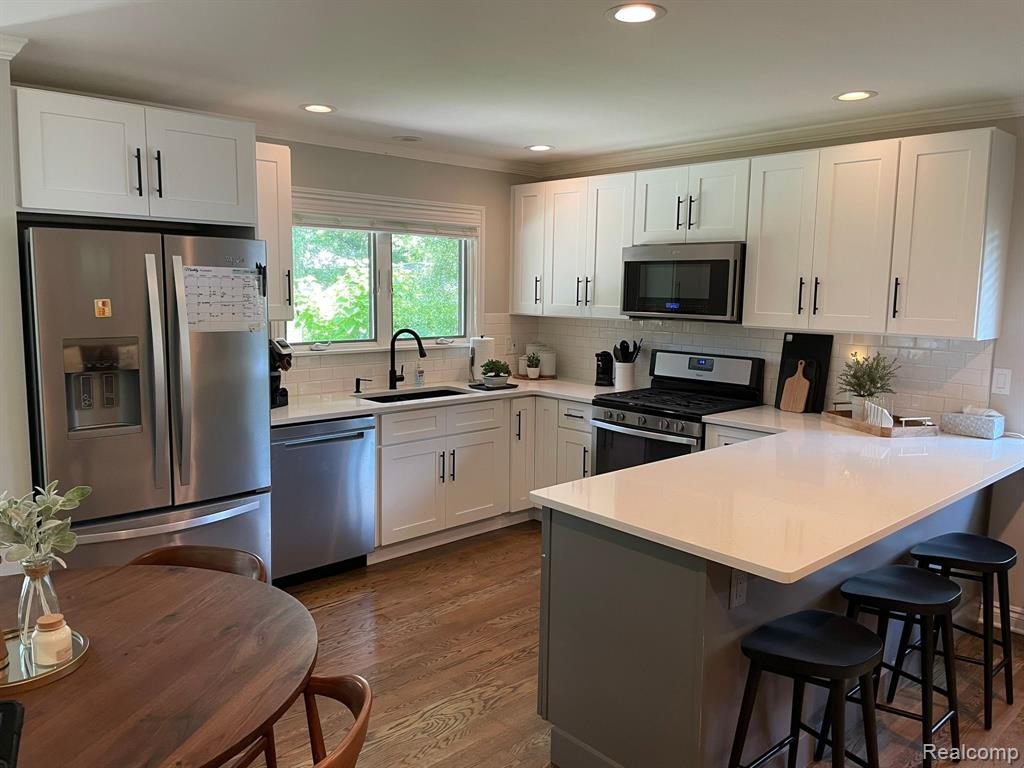 6832 MONTFORT Drive, Canton, MI 48187 — Photo 17