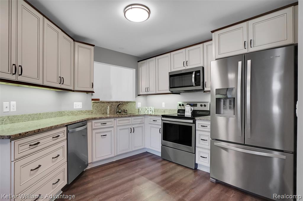 2750 Maple Forest Drive, Wixom, MI 48393 — Photo 7