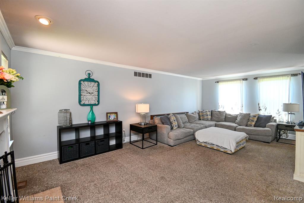 51466 PROMENADE Lane, New Baltimore, MI 48047 — Photo 10