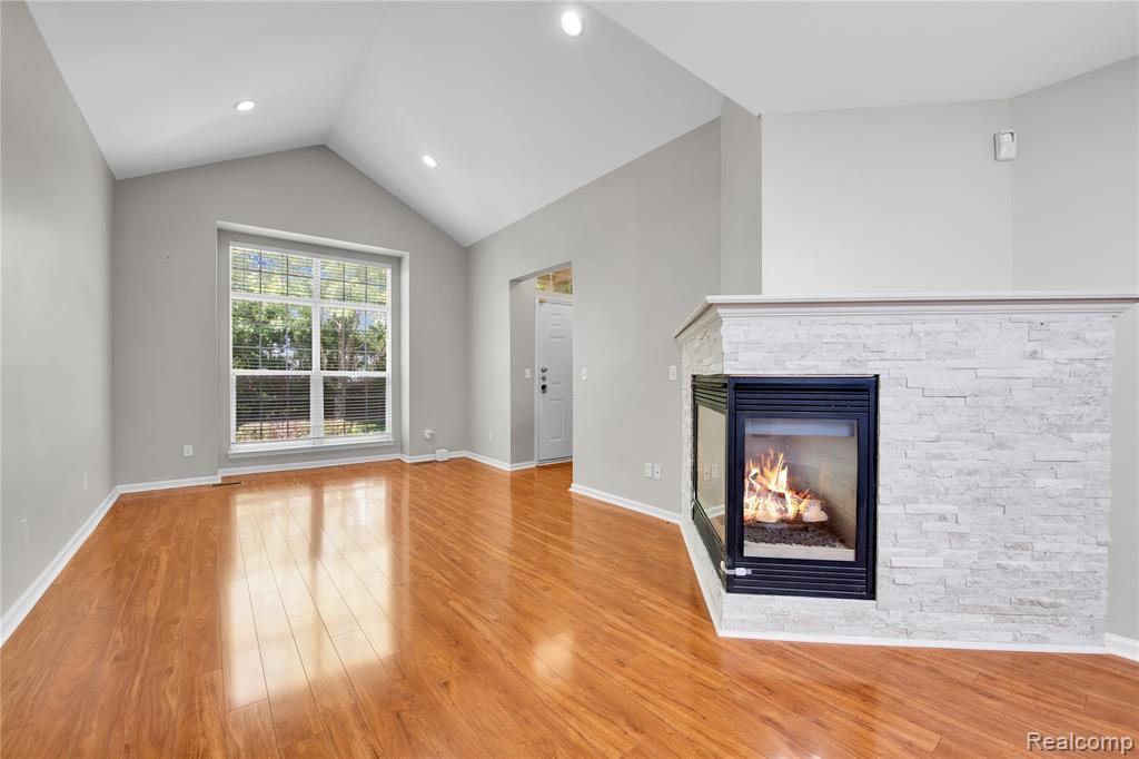 10104 Jasmine Drive, Walled Lake, MI 48390 — Photo 9