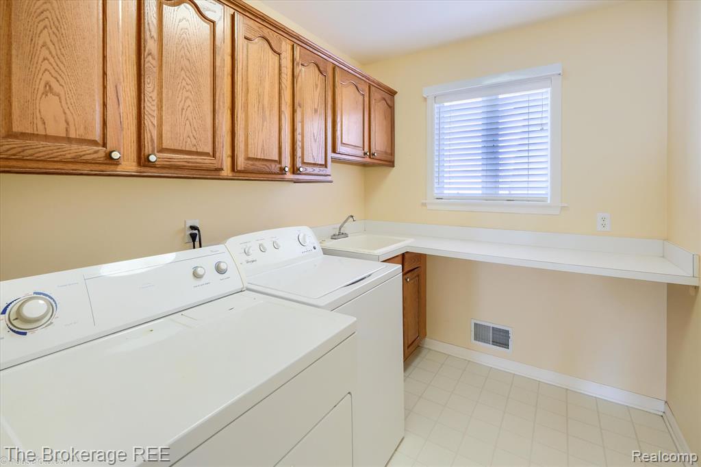 5930 Cross Creek Drive, 246, Swartz Creek, MI 48473 — Photo 29