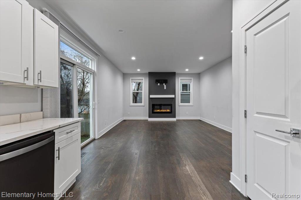 4003 Elmhurst Road, Waterford, MI 48328 — Photo 3