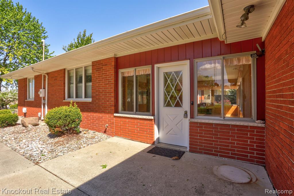275 S Airport Road, Saginaw, MI 48601 — Photo 36