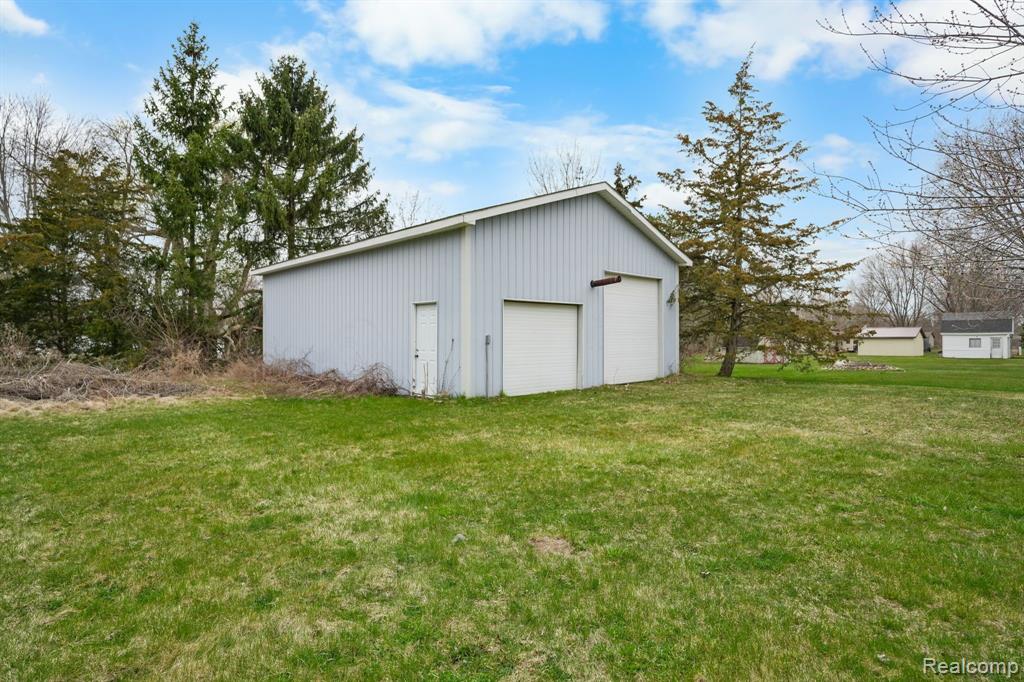 7335 N ELMS Road, Flushing, MI 48433 — Photo 15