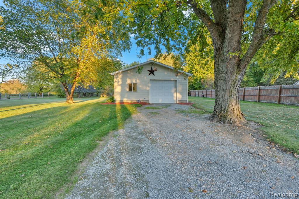 11056 N Irish Road, Otisville, MI 48463 — Photo 46